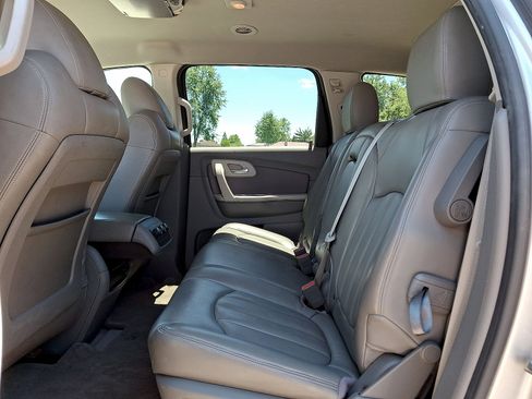 Used 2011 Chevrolet Traverse LS FWD image 17