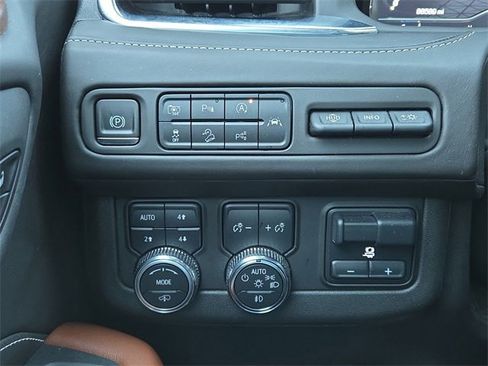 Used 2023 GMC Yukon Denali Ultimate image 28