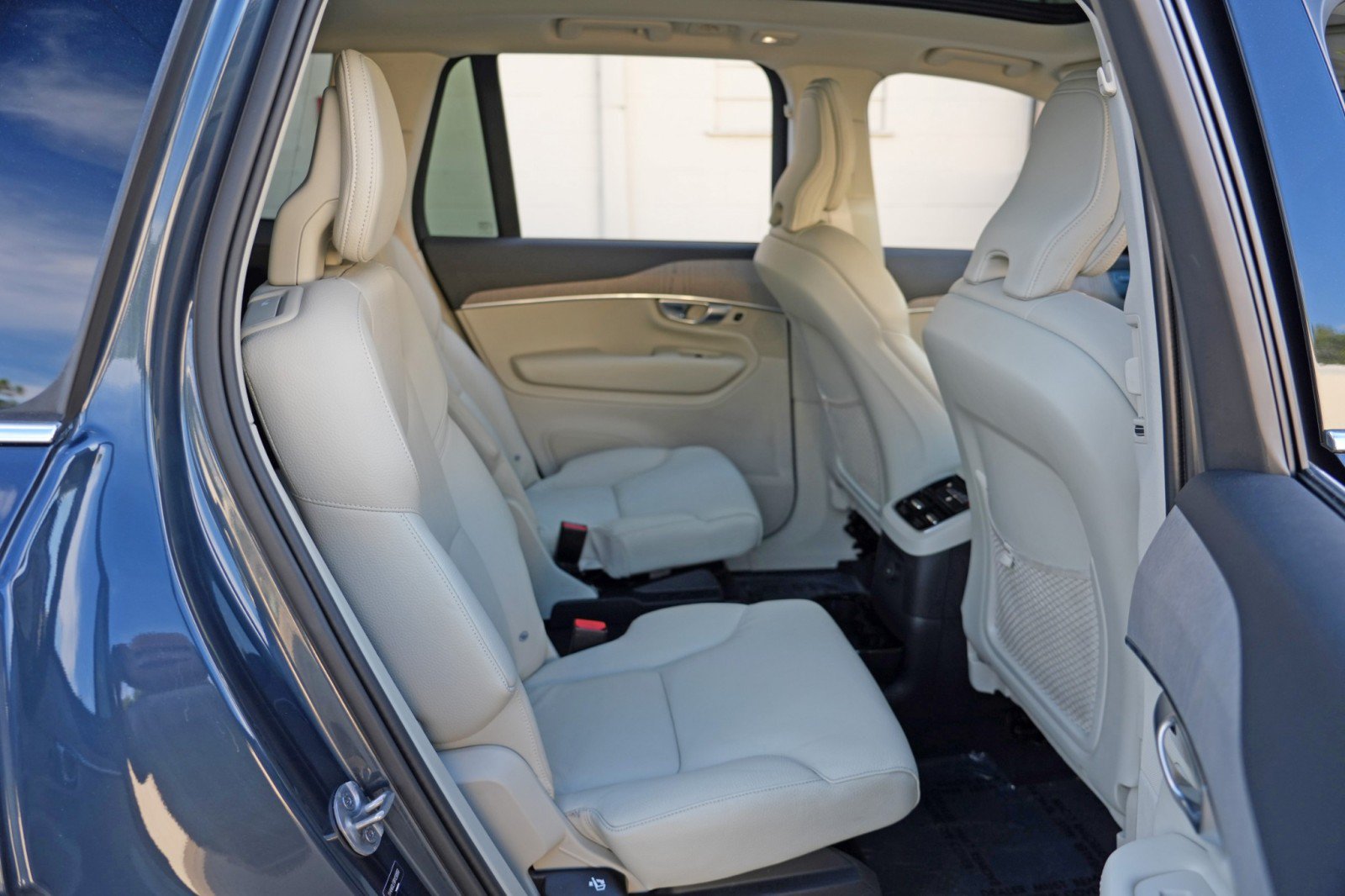 Used 2024 Volvo XC90 T8 Plus w/ Protection Package Premier AWD/4WD image 46
