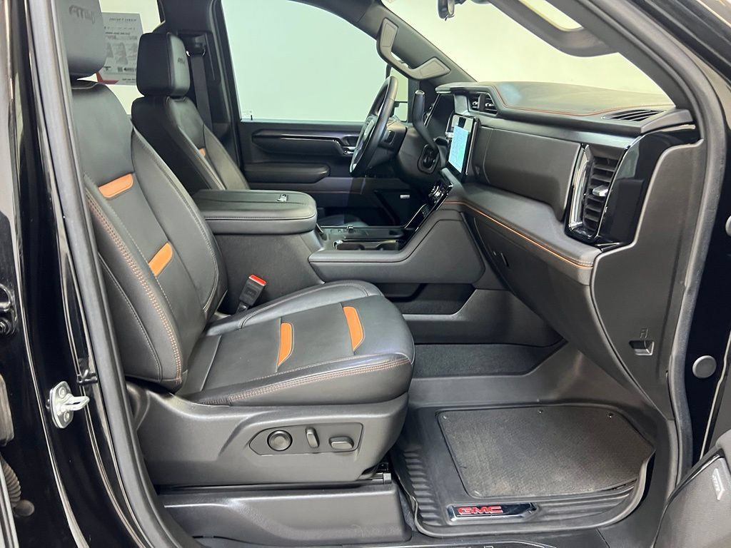 Used 2025 GMC Sierra 2500 AT4 w/ Technology Package AWD/4WD image 32