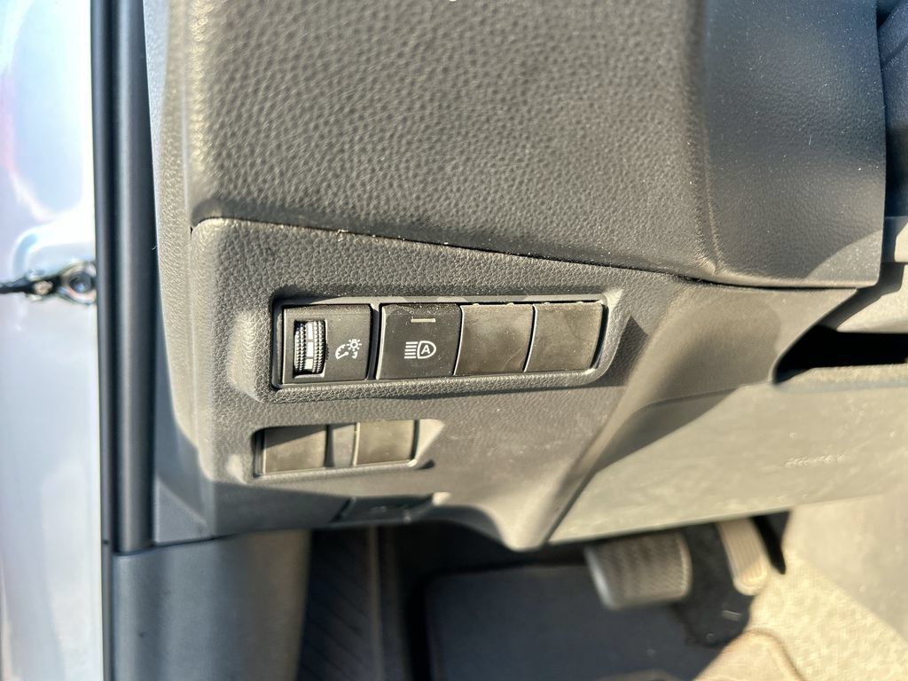 Used 2024 Toyota Corolla Cross LE w/ Moonroof Package FWD image 13
