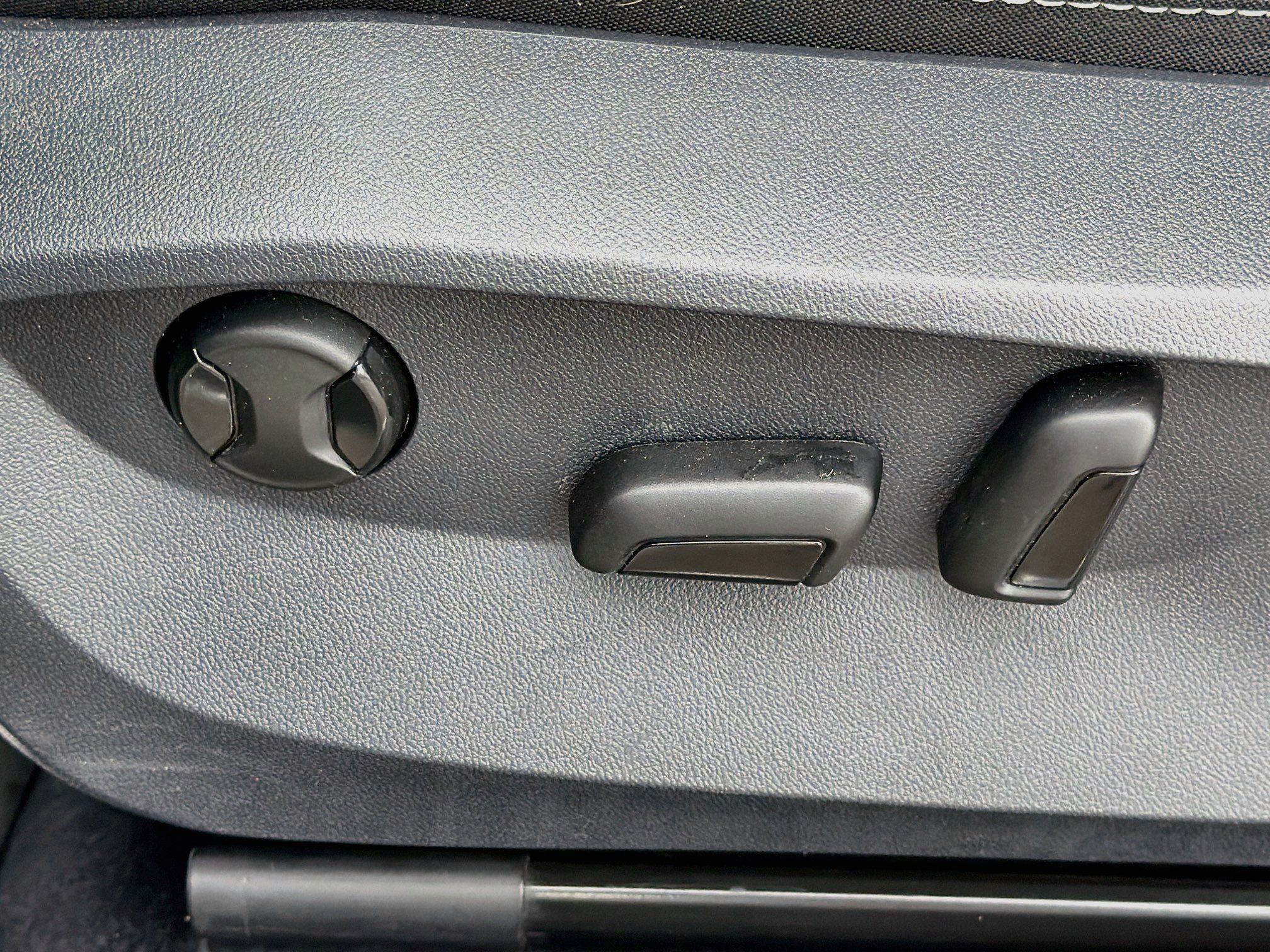 Used 2022 Volkswagen Taos SEL w/ Panoramic Sunroof Package FWD image 24