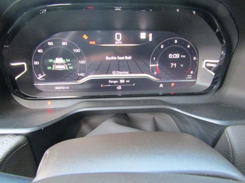 Used 2022 GMC Yukon XL Denali w/ Denali Premium Package image 10