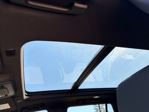 Used 2022 Chevrolet Tahoe Z71 w/ Off-Road Capability Package image 29