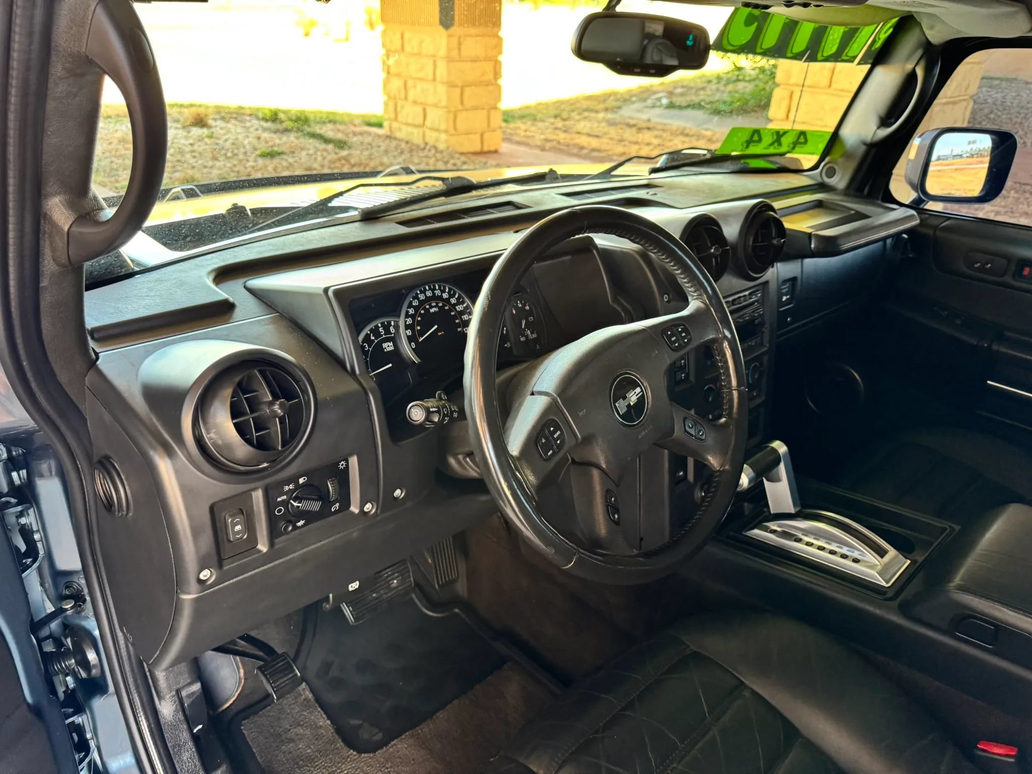 Used 2005 HUMMER H2 SUT w/ Preferred Equipment Group AWD/4WD image 11