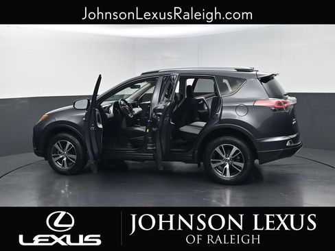 Used 2017 Toyota RAV4 XLE FWD image 37