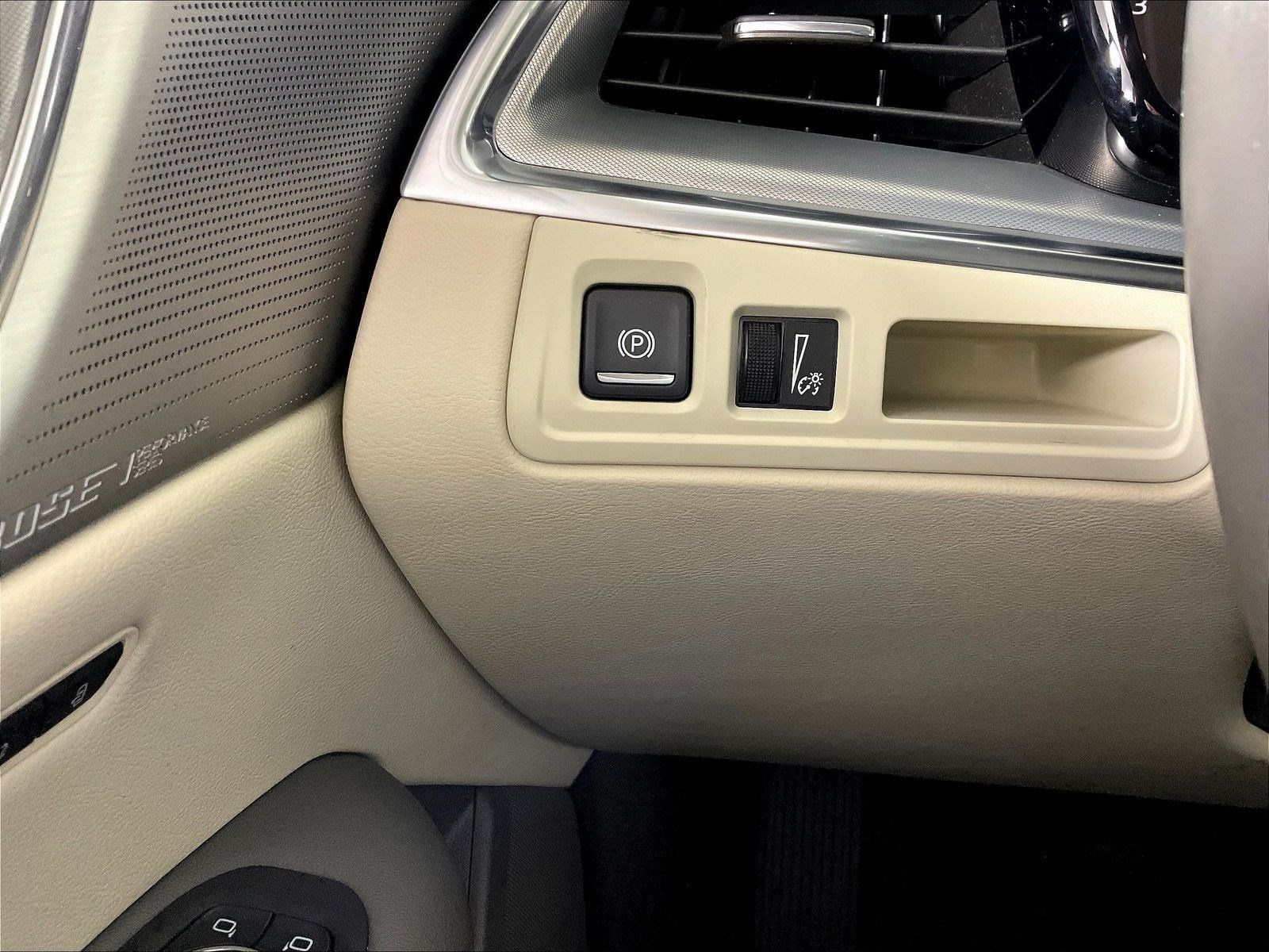 Used 2020 Cadillac XT5 Premium Luxury AWD/4WD image 15