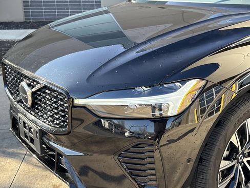 Used 2025 Volvo XC60 B5 Plus image 6