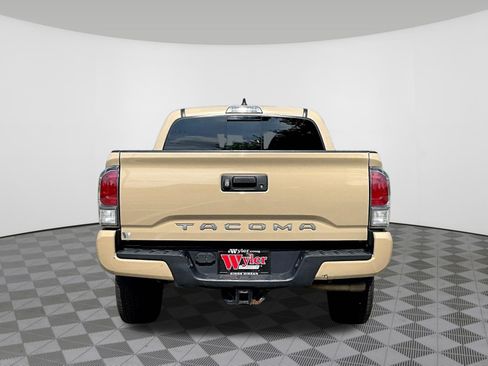 Used 2020 Toyota Tacoma TRD Sport AWD/4WD image 5