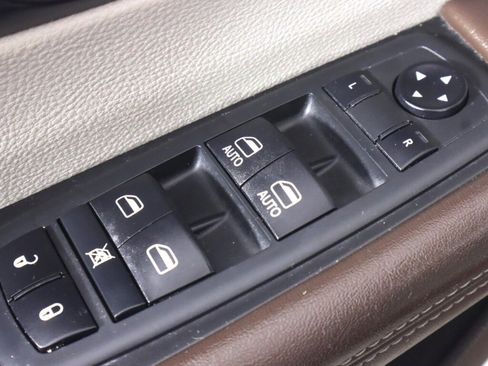 Used 2020 Chrysler Pacifica Touring w/ Advanced Safetytec Group image 27