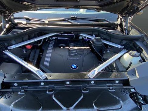 Used 2021 BMW X7 xDrive40i w/ M Sport Package AWD/4WD image 28