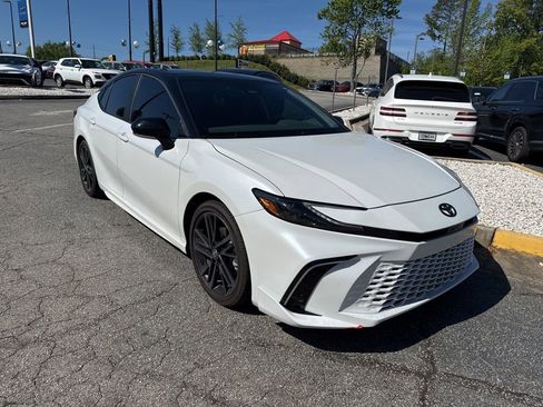 Used 2025 Toyota Camry XSE image 3