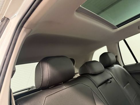 Used 2018 Volkswagen Tiguan SE w/ Panoramic Sunroof Package AWD/4WD image 65