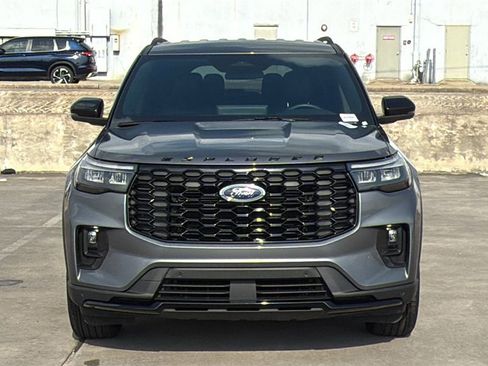 Used 2025 Ford Explorer ST-Line image 8