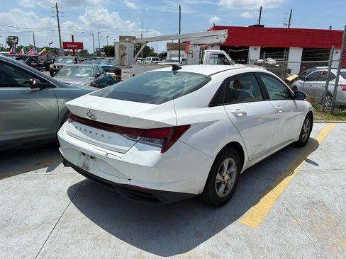 Used 2021 Hyundai Elantra SE FWD image 5