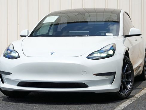 Used 2023 Tesla Model 3 Standard Range RWD image 4