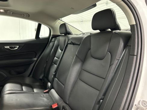 Used 2024 Volvo S60 B5 Plus image 25