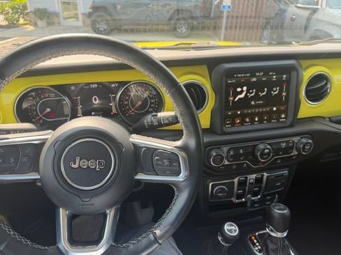 Used 2022 Jeep Wrangler Unlimited Sahara w/ Dual Top Group AWD/4WD image 16