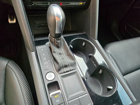 Used 2021 Volkswagen Atlas Cross Sport SEL R-Line image 29