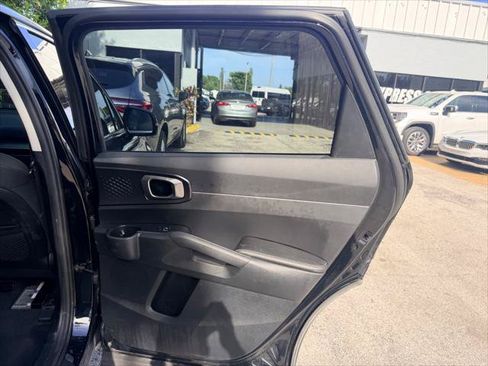 Used 2025 Kia Sorento LX FWD image 18