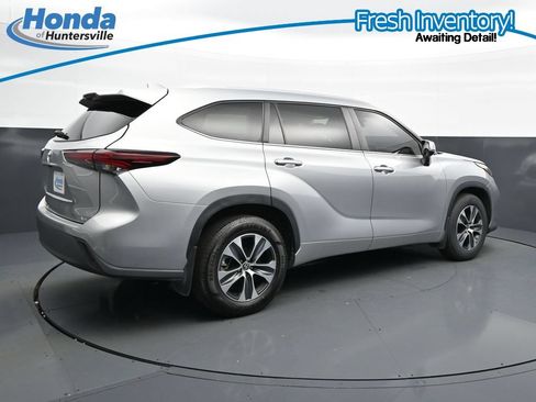 Used 2024 Toyota Highlander XLE FWD image 10