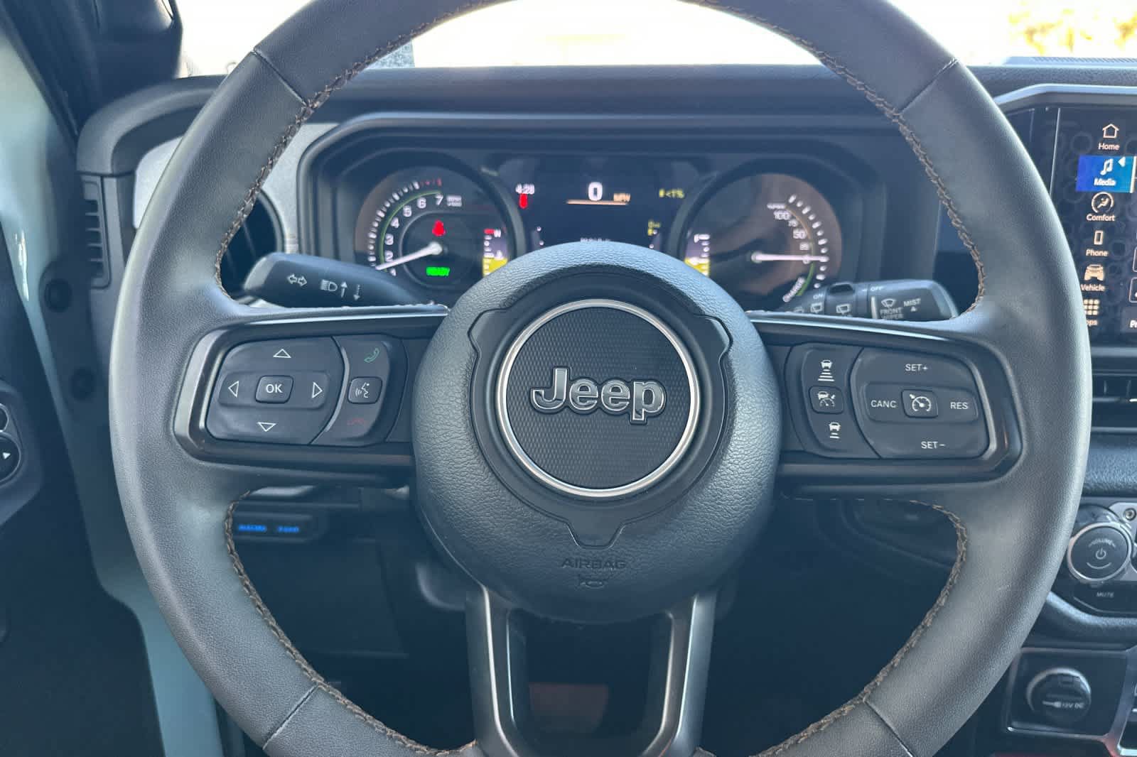 Used 2024 Jeep Wrangler Unlimited AWD/4WD image 23