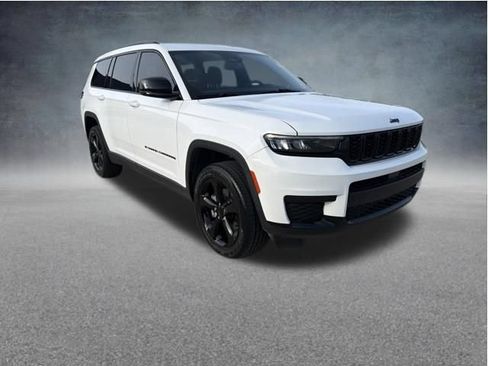 Used 2023 Jeep Grand Cherokee L Laredo RWD image 10