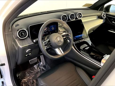Used 2025 Mercedes-Benz GLC 300 4MATIC image 18