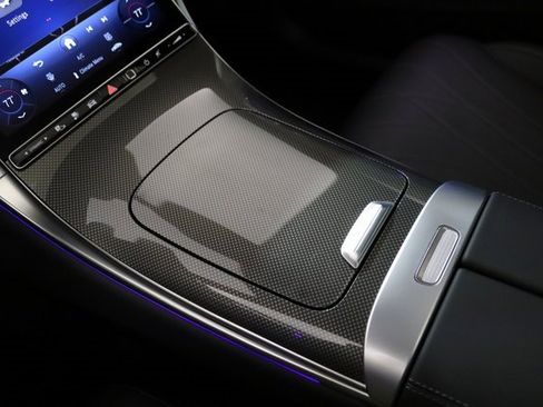 Used 2025 Mercedes-Benz GLC 350e 4MATIC image 33