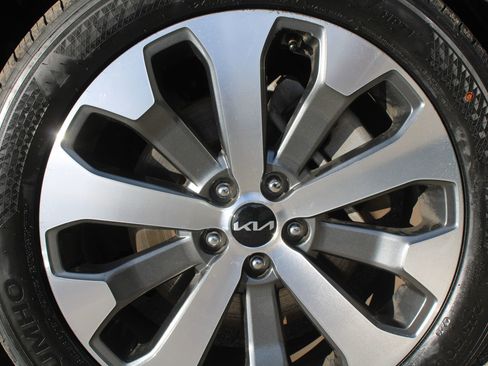 Certified 2022 Kia Telluride S image 18