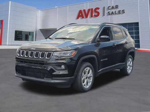 Used 2025 Jeep Compass Latitude w/ Sun & Sound Group AWD/4WD image 1