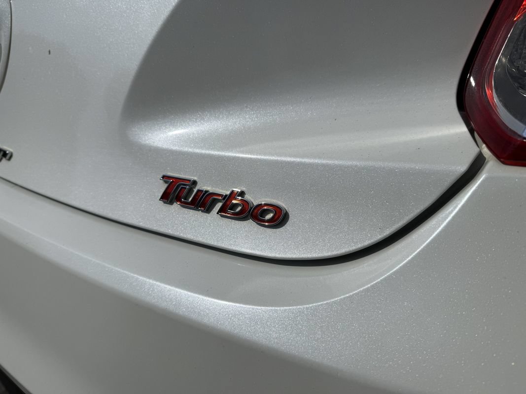 Used 2016 Hyundai Veloster Turbo FWD image 12