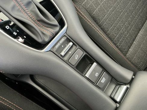 Used 2025 Honda HR-V Sport image 22