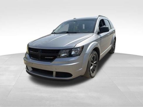 Used 2018 Dodge Journey SE w/ Connectivity Group FWD image 7