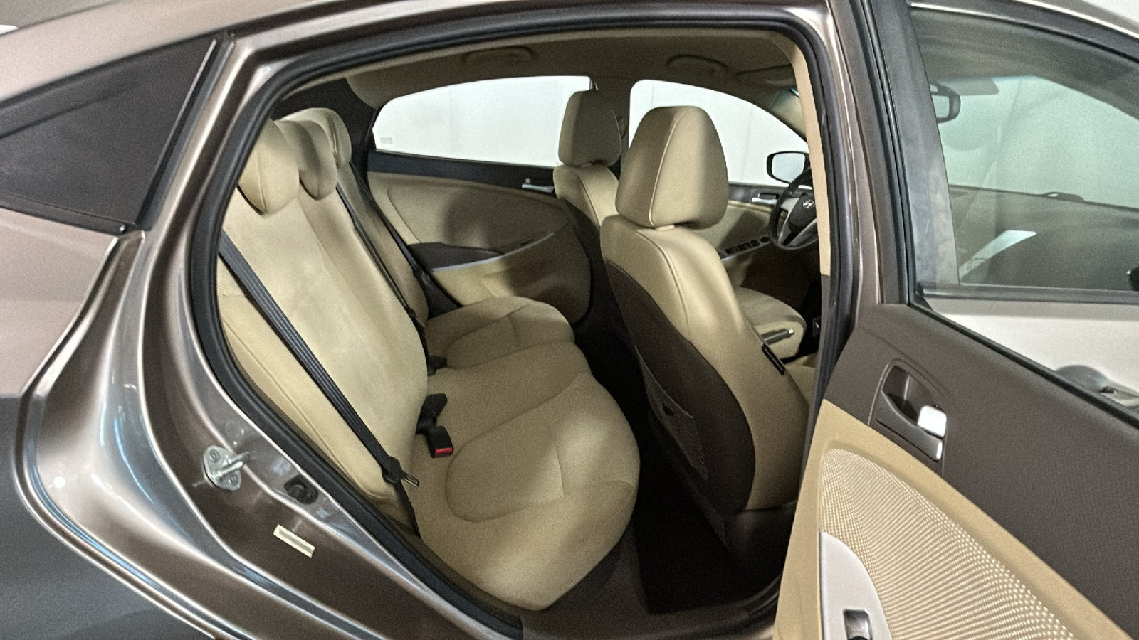 Used 2013 Hyundai Accent GLS FWD image 33