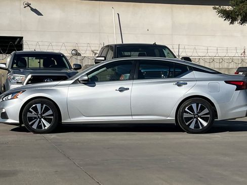 Used 2022 Nissan Altima 2.5 SV image 6