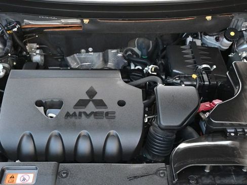 Used 2017 Mitsubishi Outlander SE FWD image 21