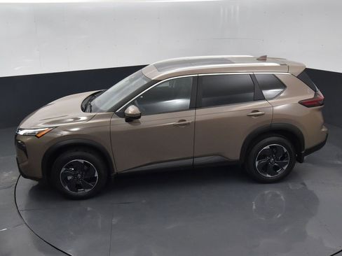 Certified 2025 Nissan Rogue SV w/ SV Premium Package image 33