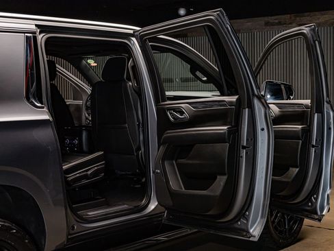 Used 2022 GMC Yukon XL SLT w/ SLT Premium Package image 30