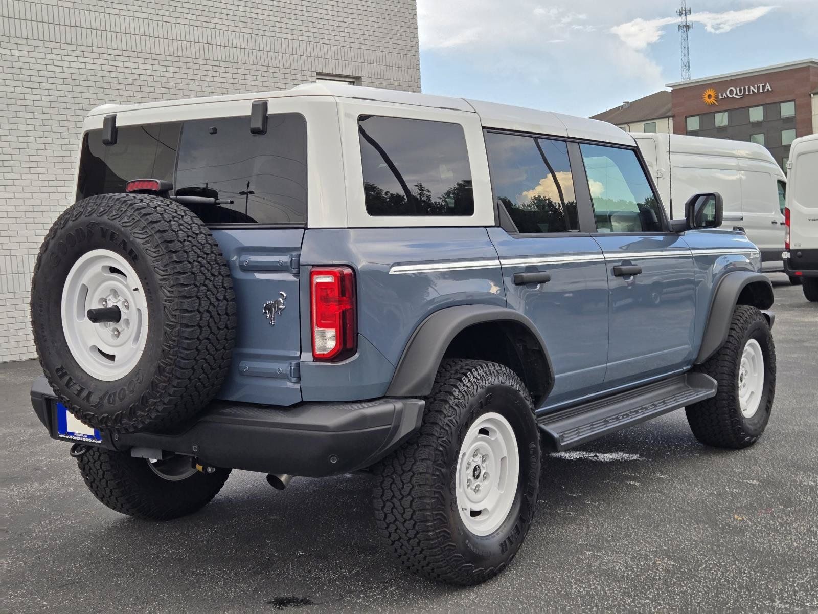 Used 2025 Ford Bronco Heritage Edition AWD/4WD image 8