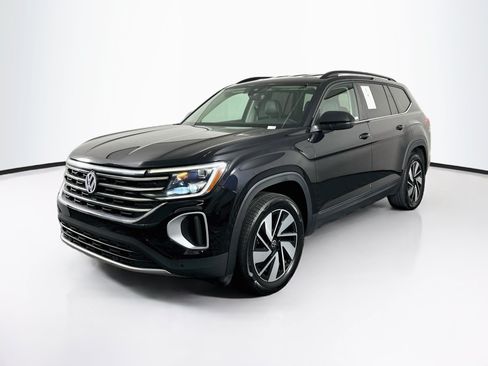 Used 2025 Volkswagen Atlas SE FWD image 3