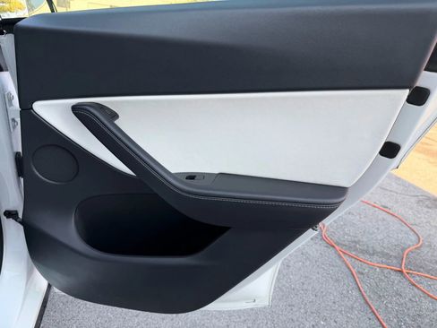 Used 2021 Tesla Model Y Long Range image 19