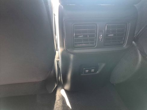 Used 2021 Toyota RAV4 XLE w/ Convenience Package FWD image 18