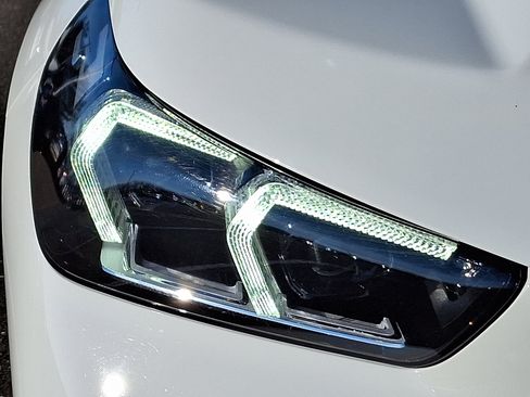 Used 2025 BMW X1 xDrive28i image 9