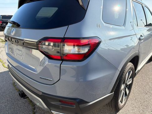 Used 2025 Honda Pilot Touring image 7