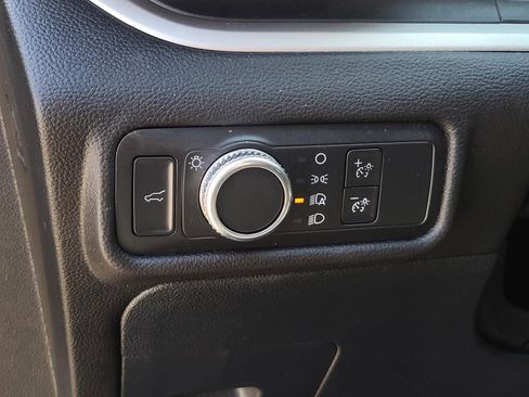 Used 2021 Ford Explorer XLT image 22