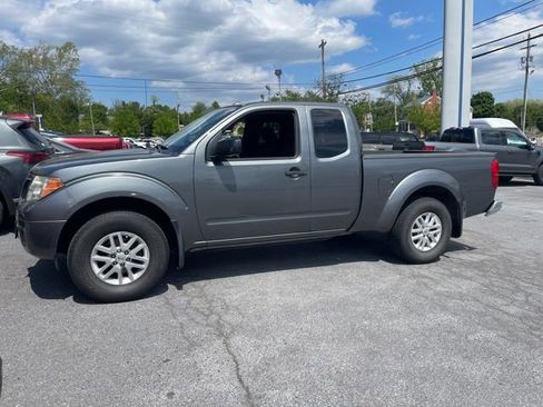 Used 2017 Nissan Frontier SV AWD/4WD image 2
