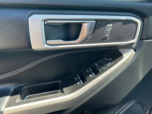 Used 2022 Ford Explorer XLT w/ Equipment Group 202A image 18