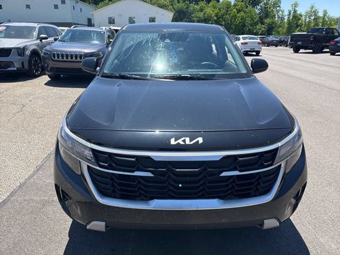 Used 2024 Kia Seltos LX AWD/4WD image 2