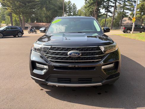 Used 2024 Ford Explorer XLT w/ Equipment Group 202A AWD/4WD image 2
